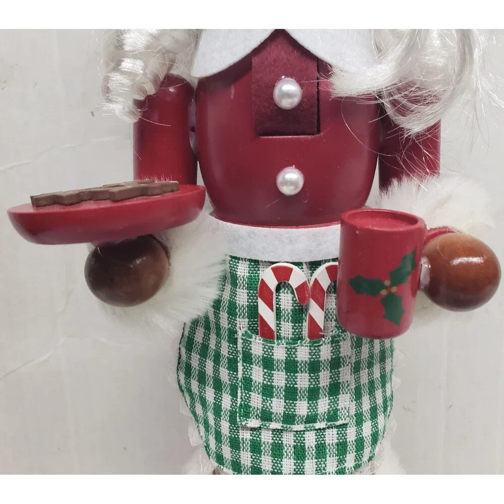 Wooden Christmas Nutcracker,14